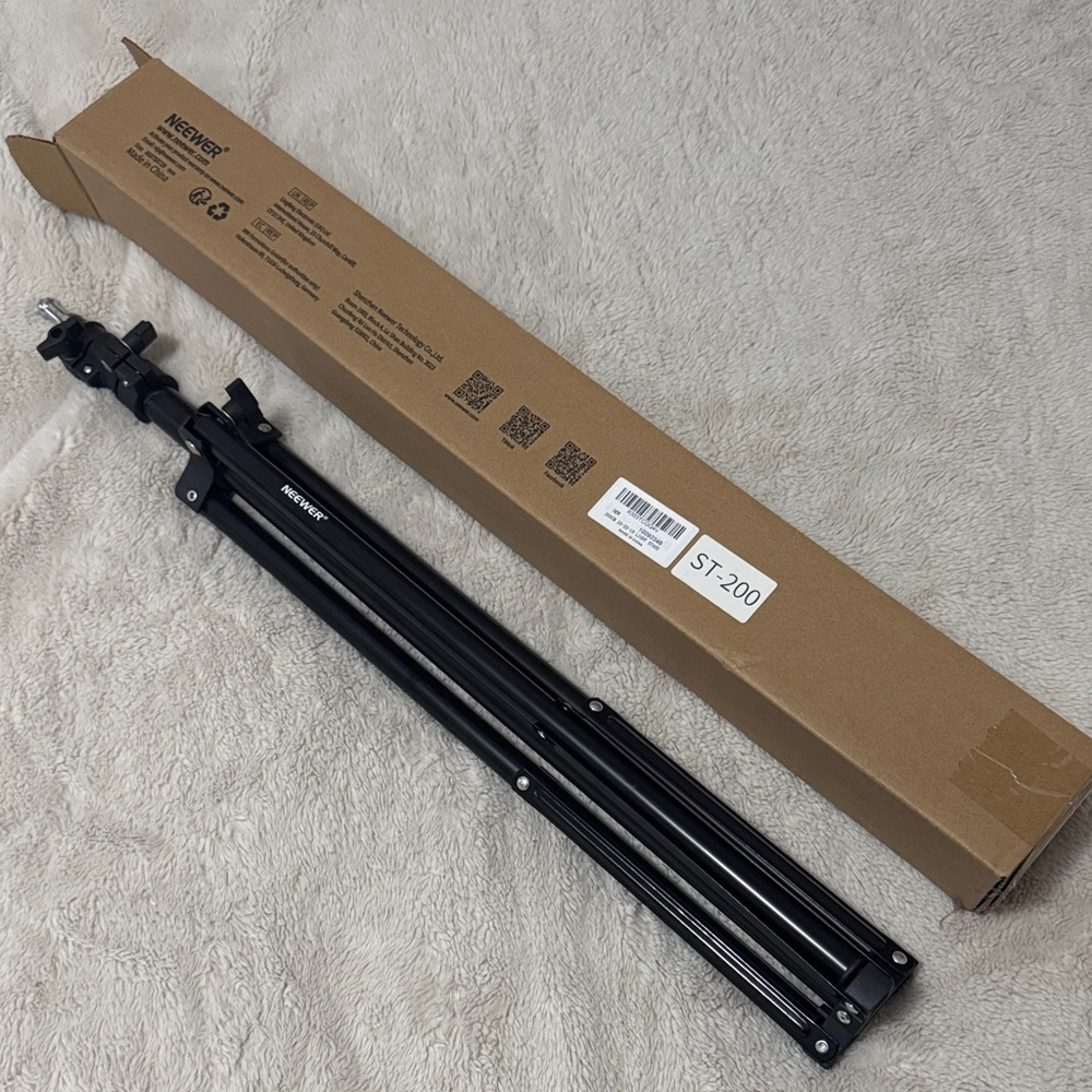 Neewer Photography Light Stand 3-6.6ft Adjustable Sturdy Tripod - NIB